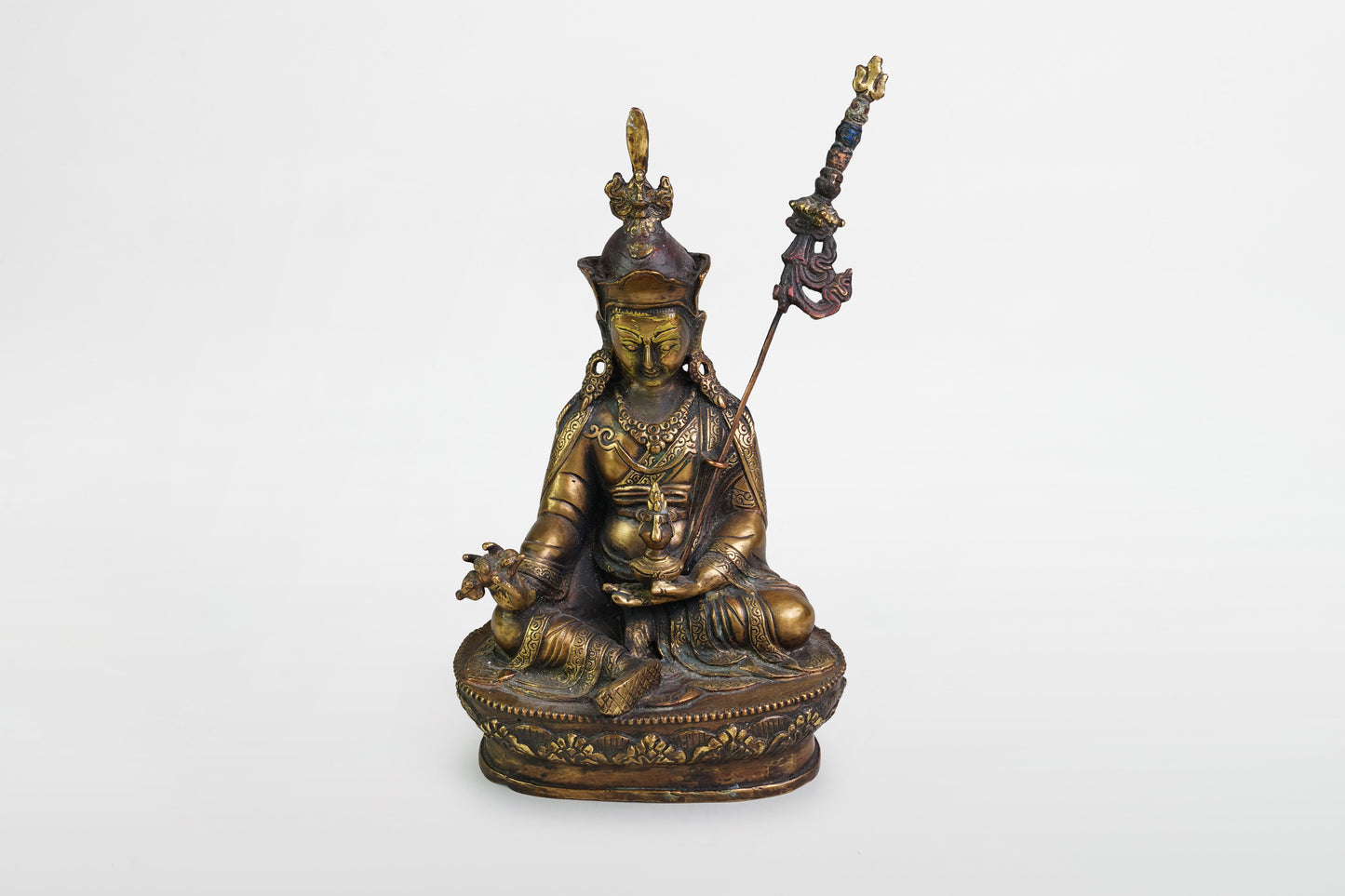 Vergoldete Bronzefigur von Padmasabhava – Tibet, ca. 1800