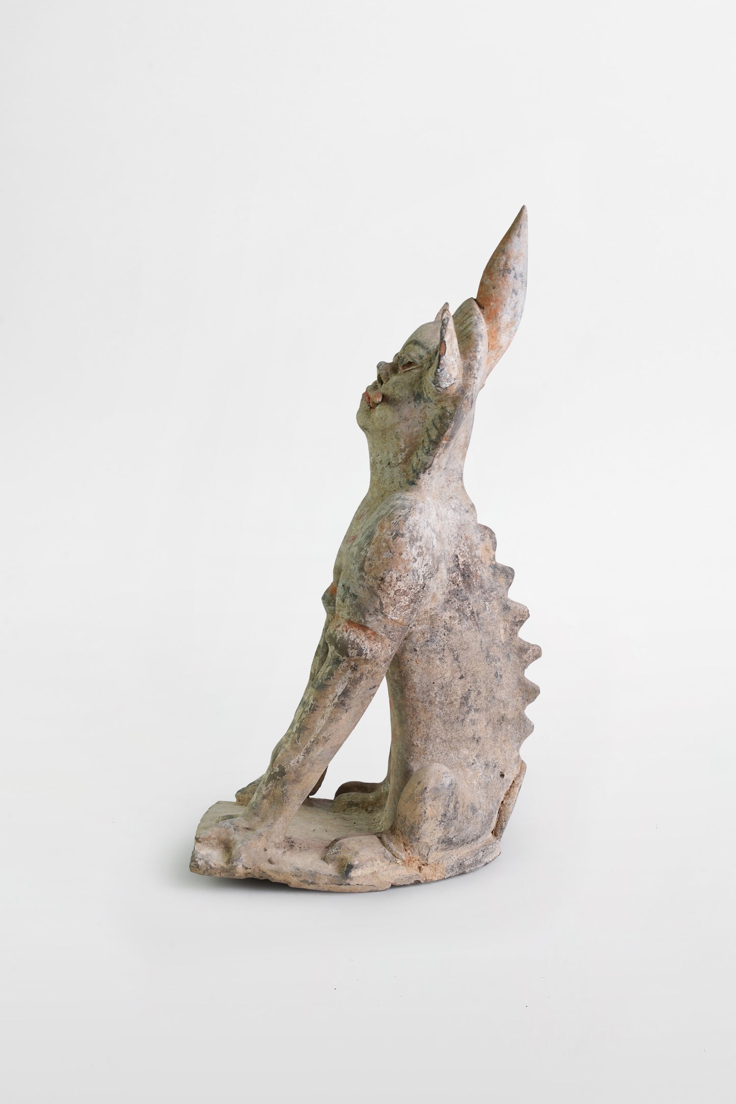 Paar bemalte graue Terrakottafiguren von Erdgeistern – China, Han-Dynastie (200 v. Chr. – 200)