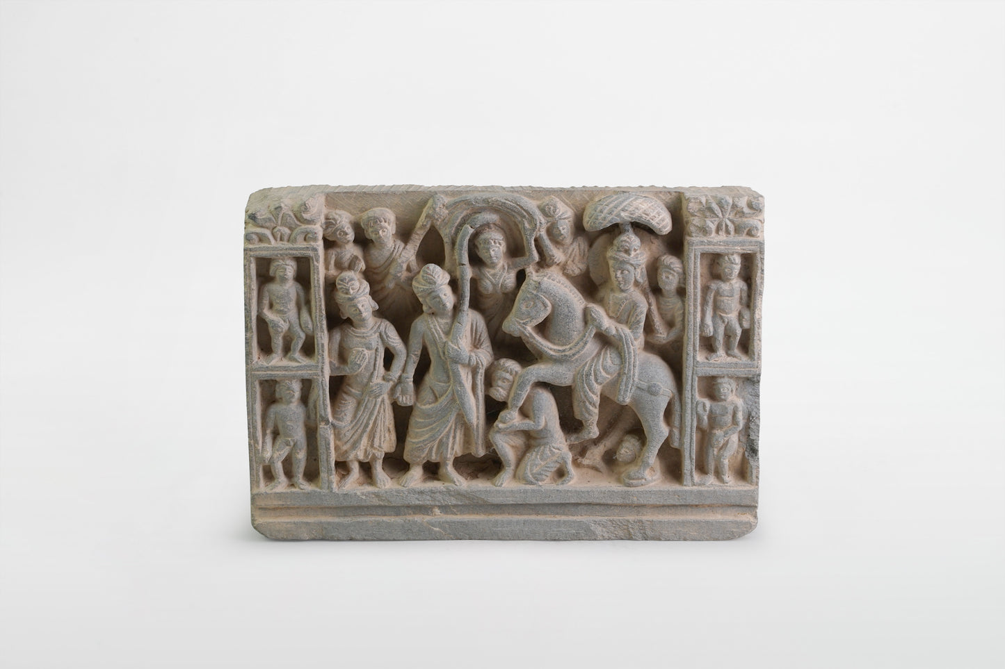 Gandharan-Schieferfries mit einer Szene aus dem Leben Buddhas – Indien, 2.–3. Jahrhundert