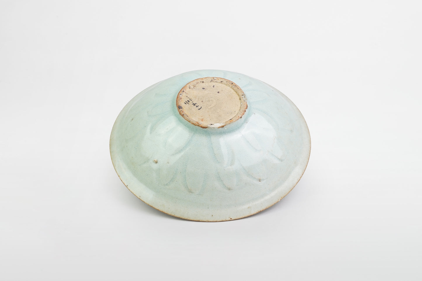 Longquan-Seladon-Schale mit Krakeleeglasur – China, Südliche Song-Dynastie, 12.–13. Jahrhundert