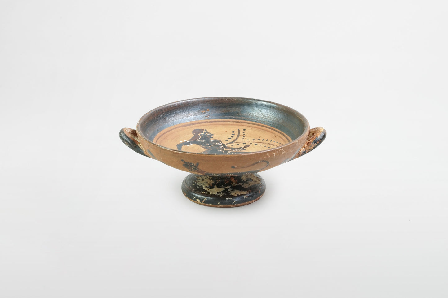 Schwarz glasierte Kylix mit laufendem nackten Athleten – Griechenland, 5. Jahrhundert v. Chr.