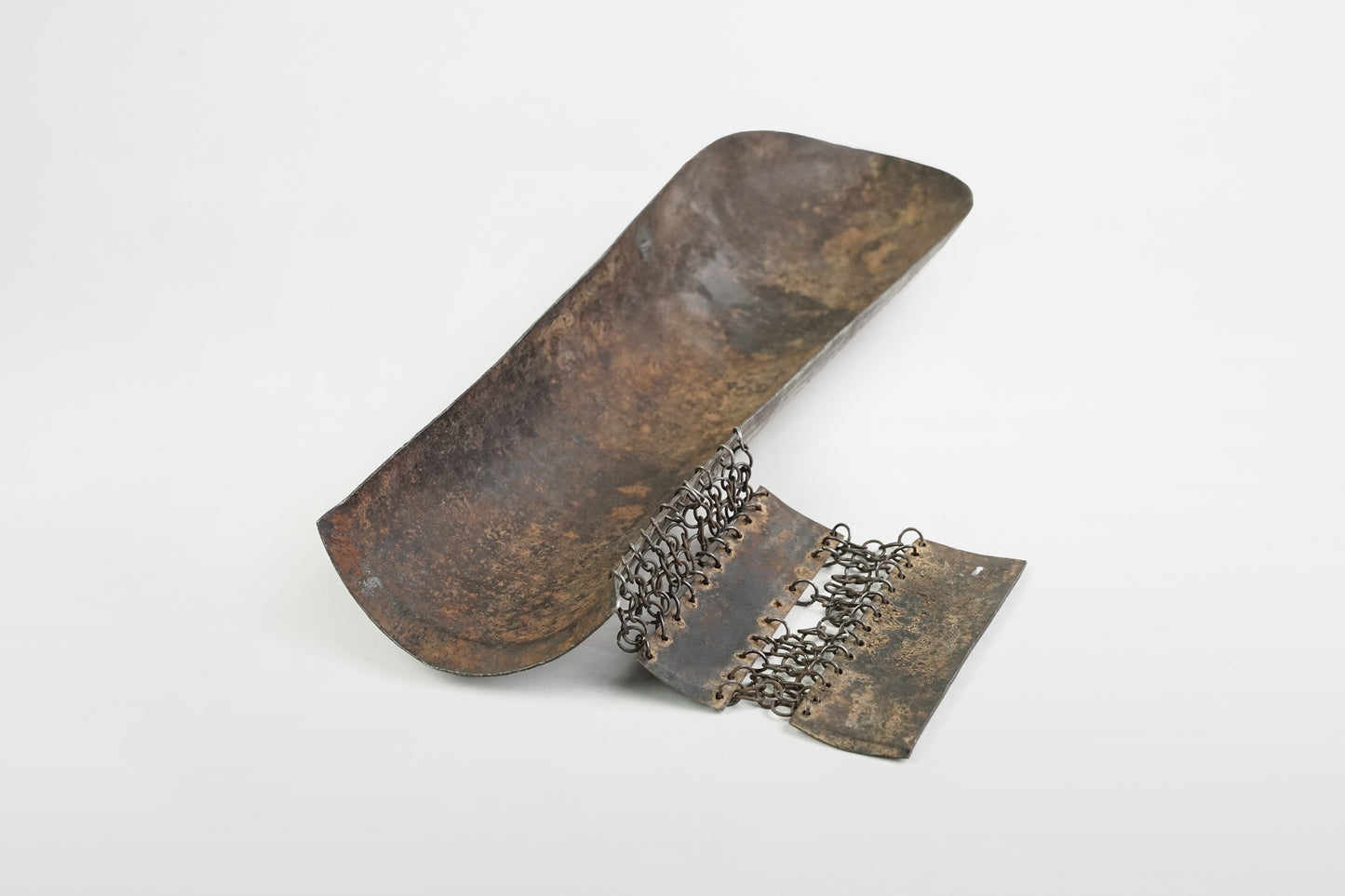 Safravidische Armschiene aus Stahl mit kalligraphischen Gravuren – Persien, 17./18. Jahrhundert