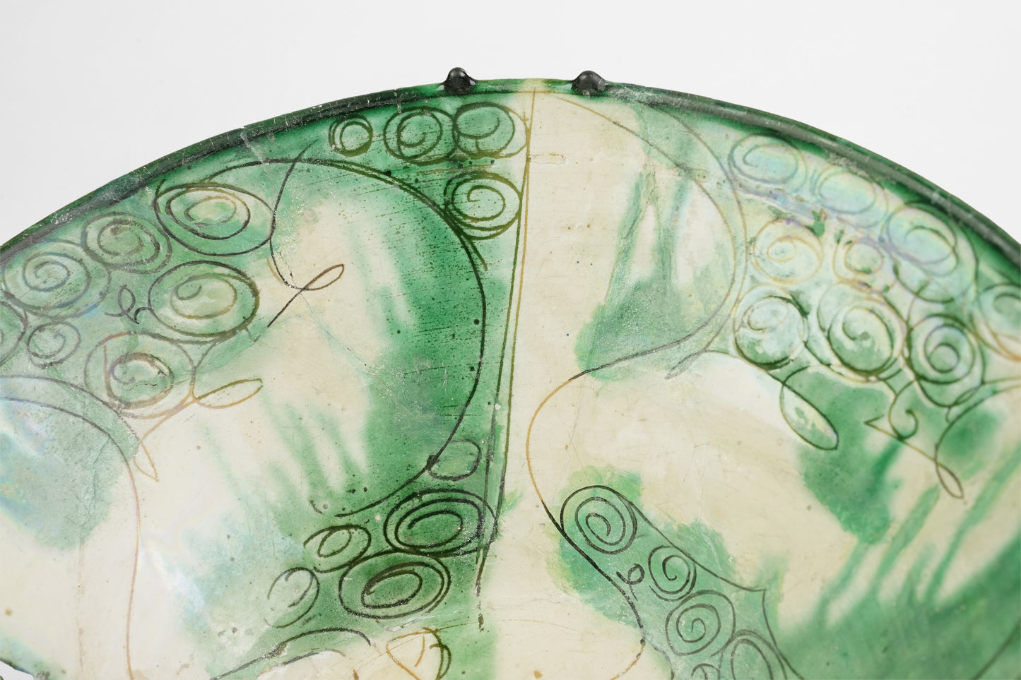 Glasierte Keramikschale aus der Zeit der Samaniden – Persien, 10. Jahrhundert