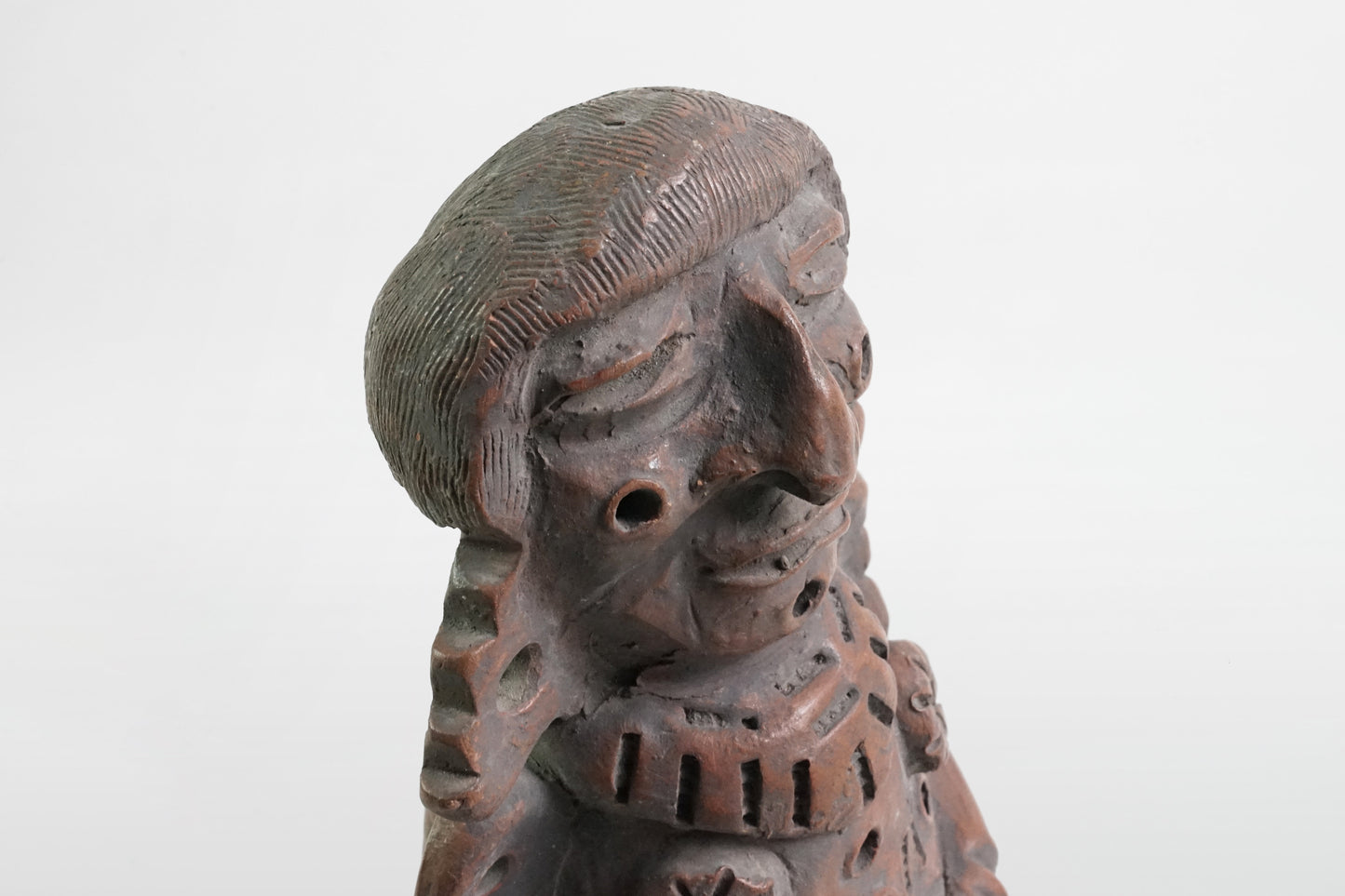 Figur mit durchbrochenem Dekor, Nariño-Kultur – Kolumbien/Ecuador, 9.–16. Jahrhundert