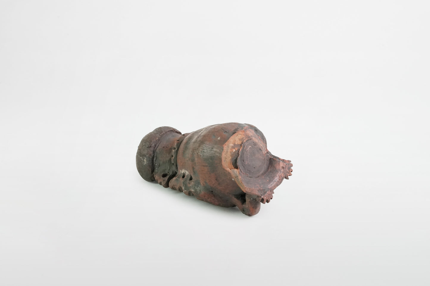 Figur mit durchbrochenem Dekor, Nariño-Kultur – Kolumbien/Ecuador, 9.–16. Jahrhundert