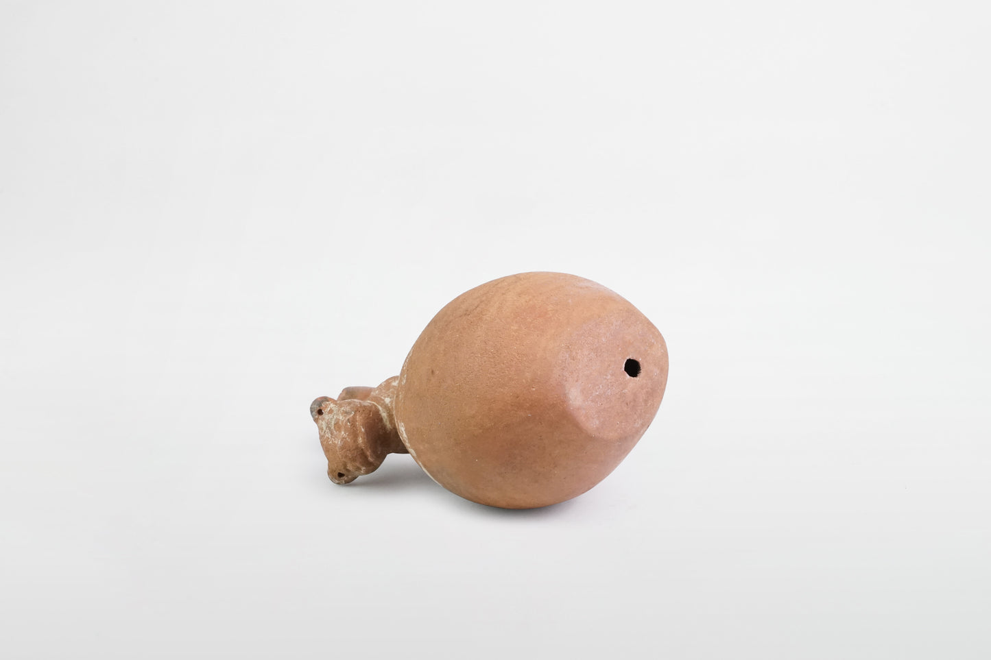 Bemaltes Terrakottagefäß mit Jaguarkopf, Moche-Kultur – Peru, 4.–7. Jahrhundert