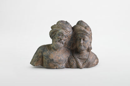 Gandharan-Büste von Hariti und Panchica – Indien, 2.–4. Jahrhundert