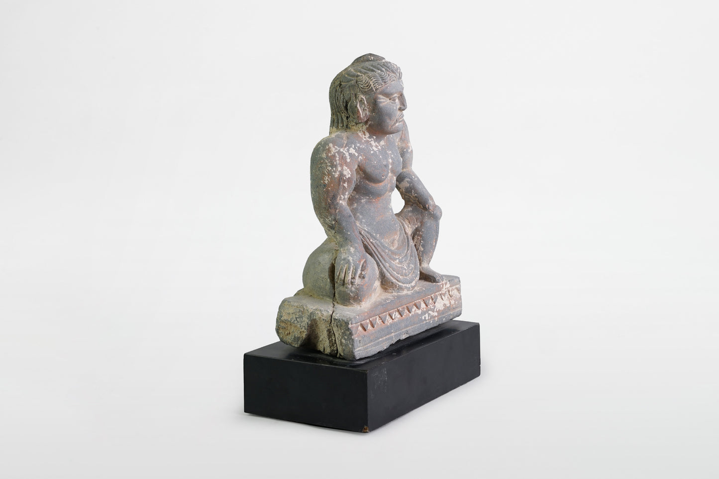 Gandharan-Atlasfigur – Indien, 3.–4. Jahrhundert