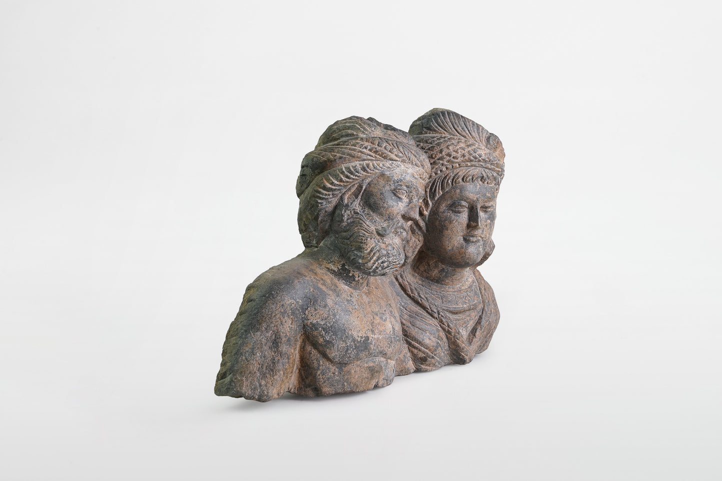 Gandharan-Büste von Hariti und Panchica – Indien, 2.–4. Jahrhundert