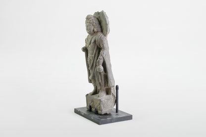 Bodhisattva-Figur aus Gandhara – Indien, 2.–3. Jahrhundert