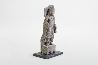 Bodhisattva-Figur aus Gandhara – Indien, 2.–3. Jahrhundert