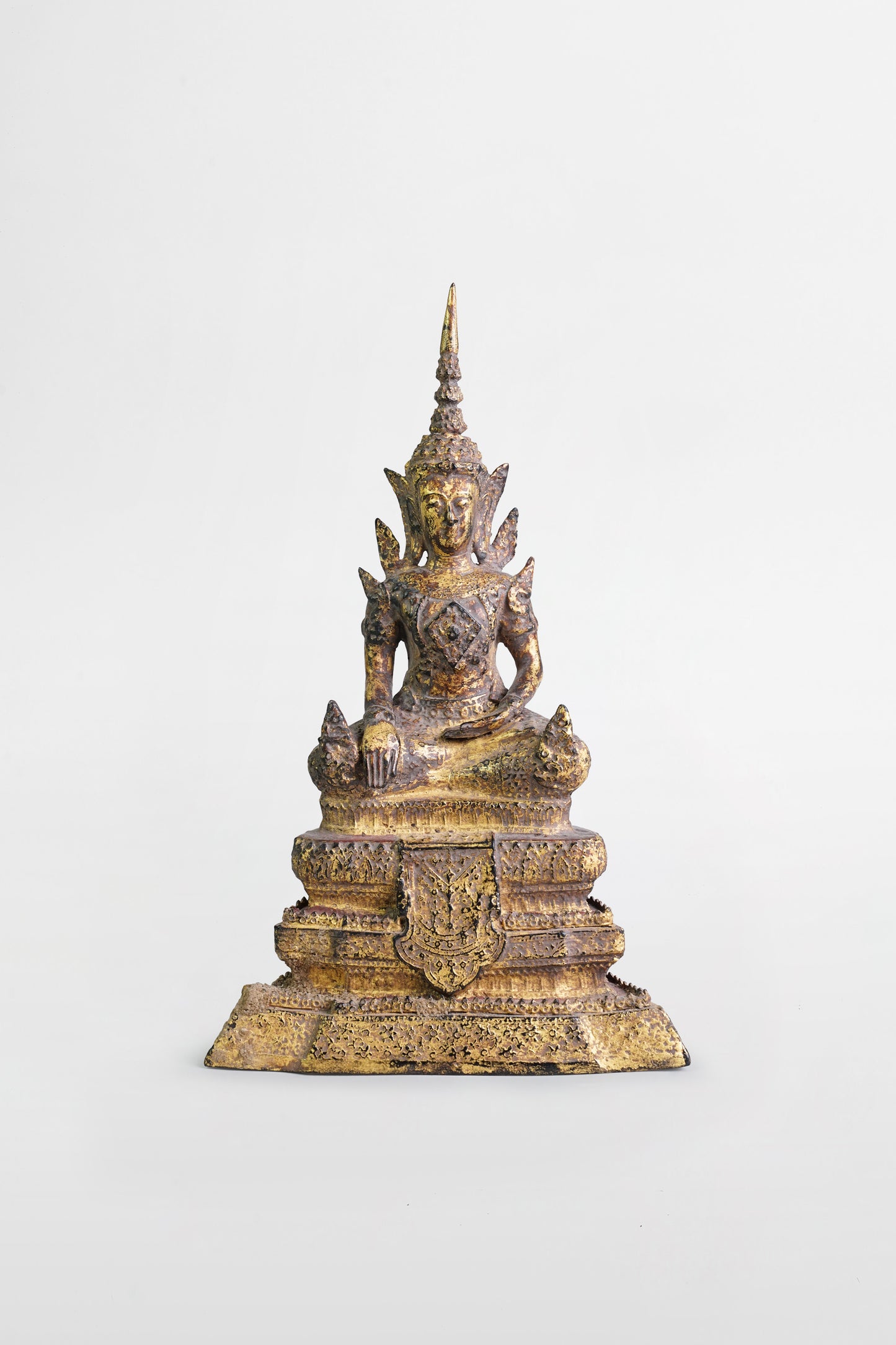 Buddha aus vergoldeter Bronze – Thailand, 19. Jahrhundert