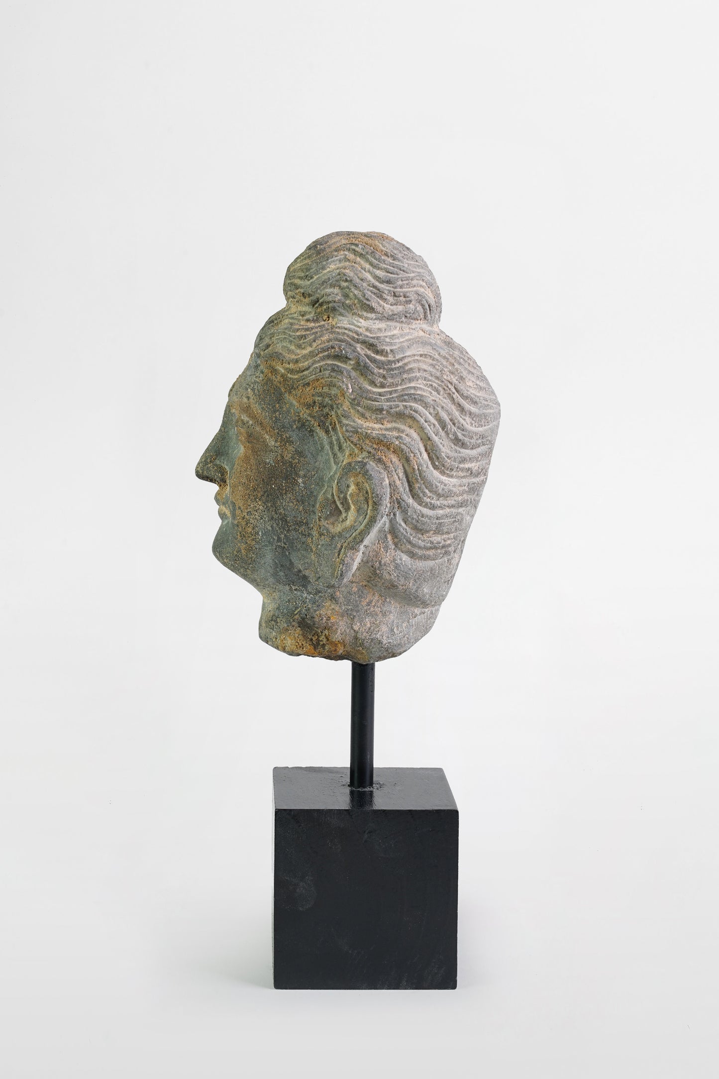 Gandharan-Buddha-Kopf – Indien, 2.–3. Jahrhundert