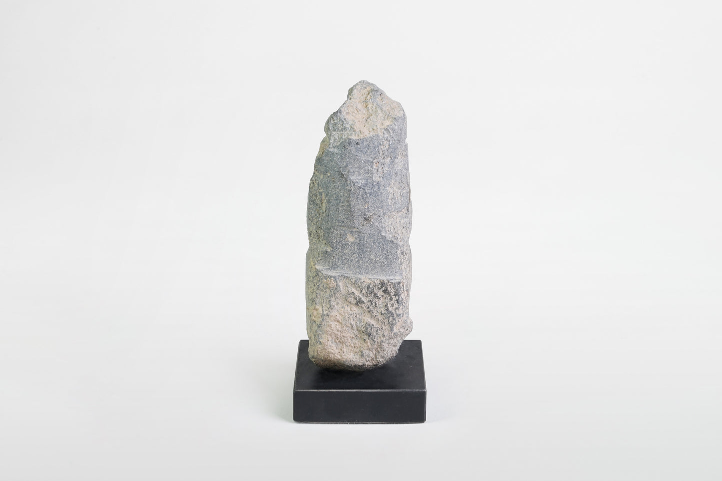Gandharan-Buddha-Figur – Indien, 2.–3. Jahrhundert