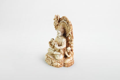 Auf einem Thron sitzender Buddha aus Elfenbein – Indien, 19. Jahrhundert