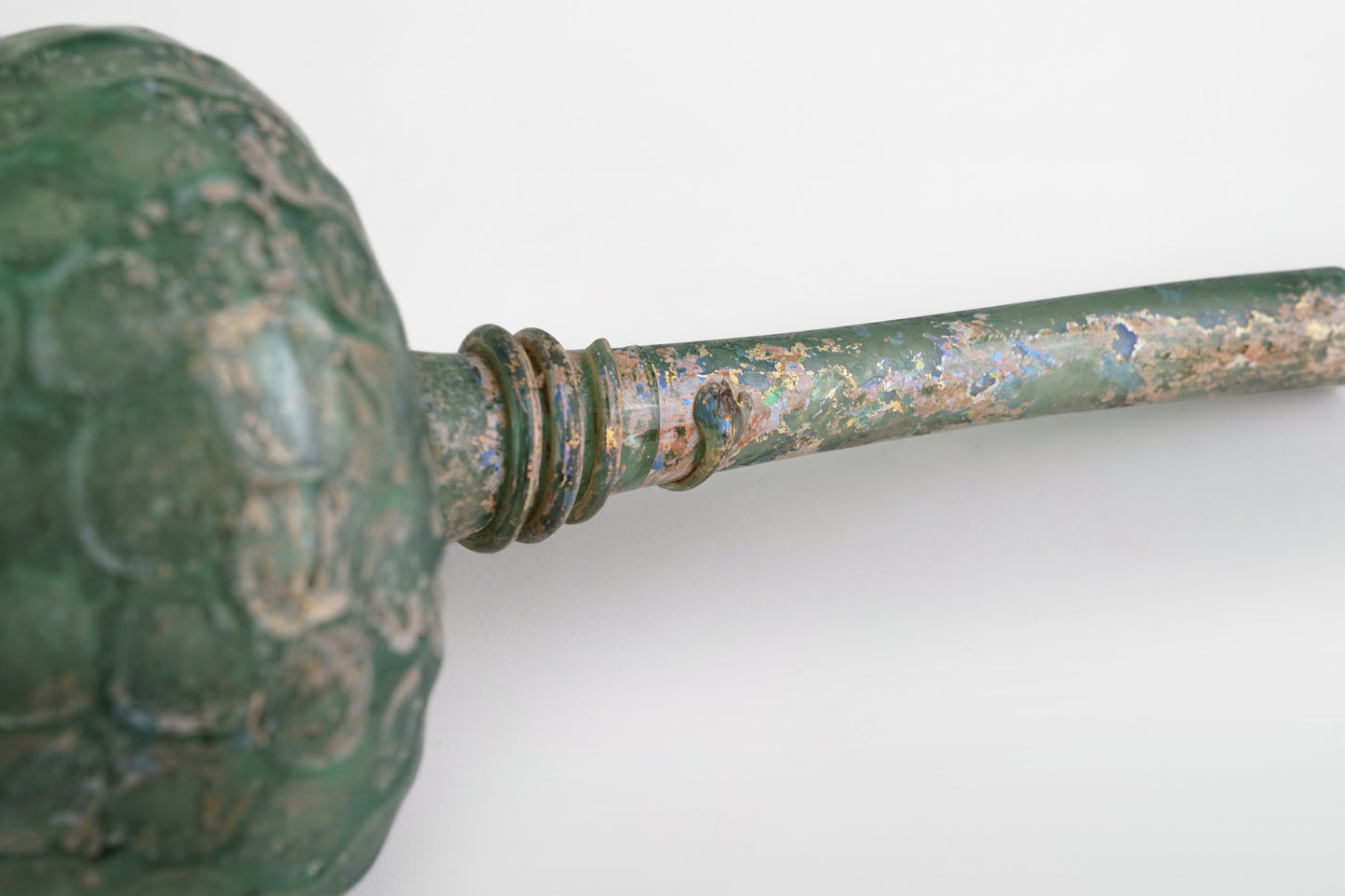 Seldschukisches Weingefäß aus Glas – Persien, 12. Jahrhundert