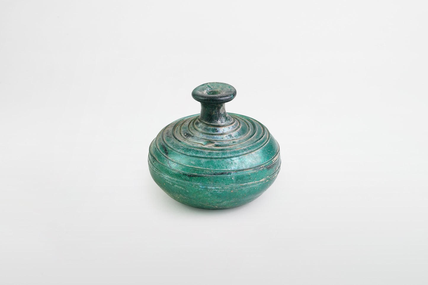 Türkisfarbene sassanidische Glasflasche – Persien, ca. 3.–5. Jahrhundert