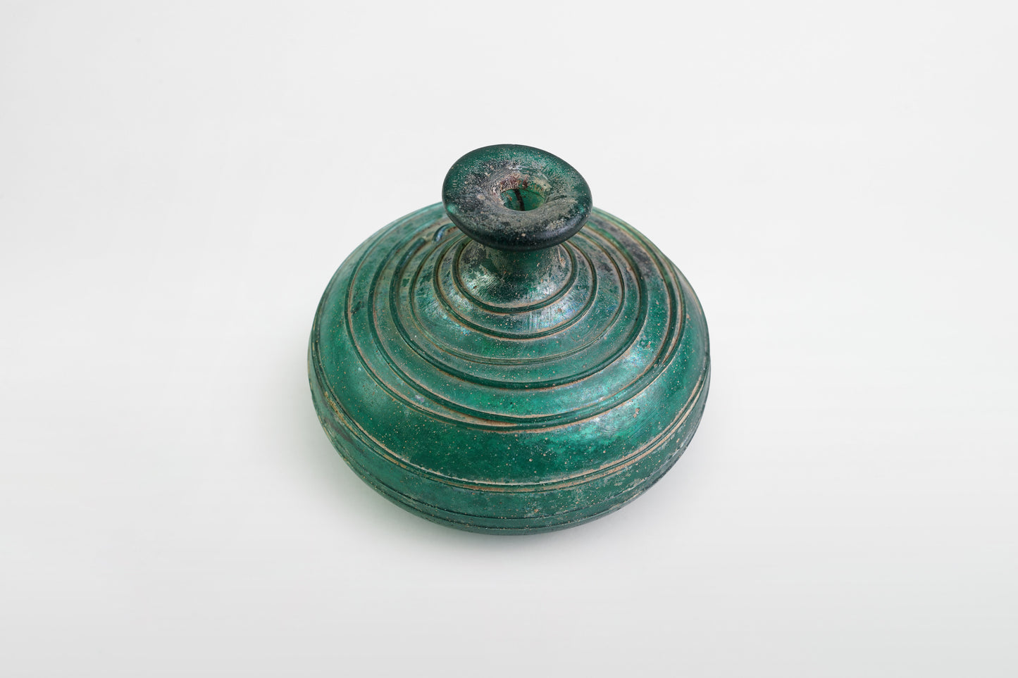Türkisfarbene sassanidische Glasflasche – Persien, ca. 3.–5. Jahrhundert