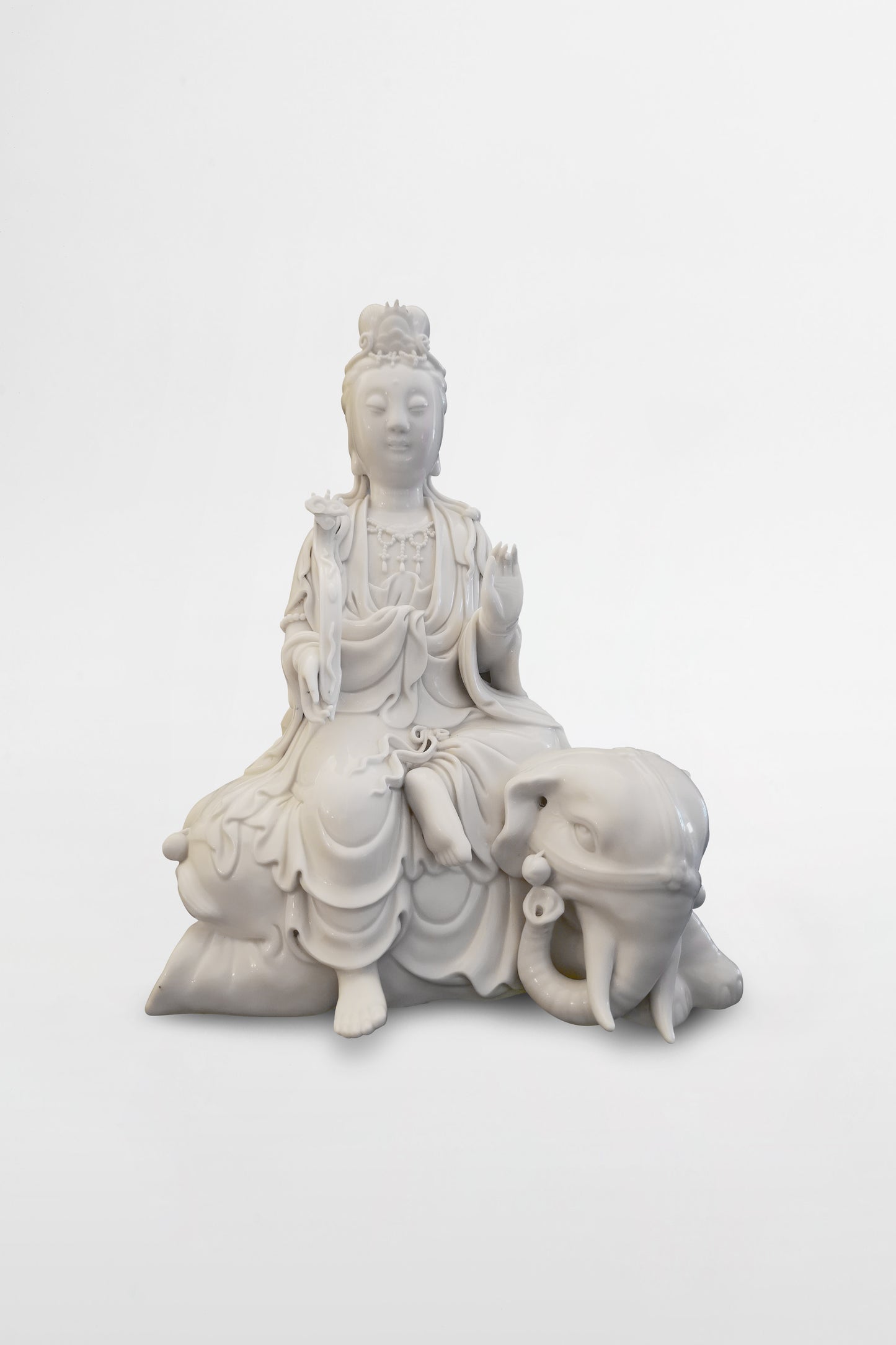 Guanyin auf Elefanten, Blanc de Chine – China, Qing-Dynastie, spätes 19. Jahrhundert
