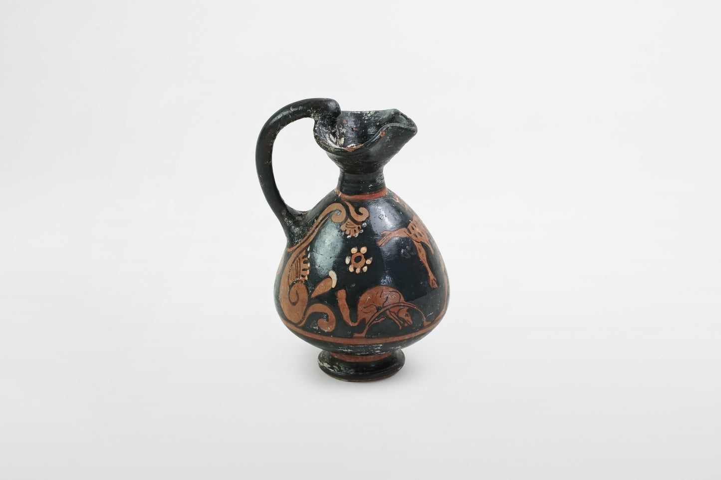 Attische, schwarz glasierte und bemalte Miniatur-Oinochoe – Griechenland, 4. Jahrhundert v. Chr.