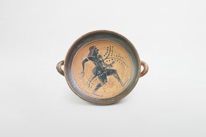 Schwarz glasierte Kylix mit laufendem nackten Athleten – Griechenland, 5. Jahrhundert v. Chr.