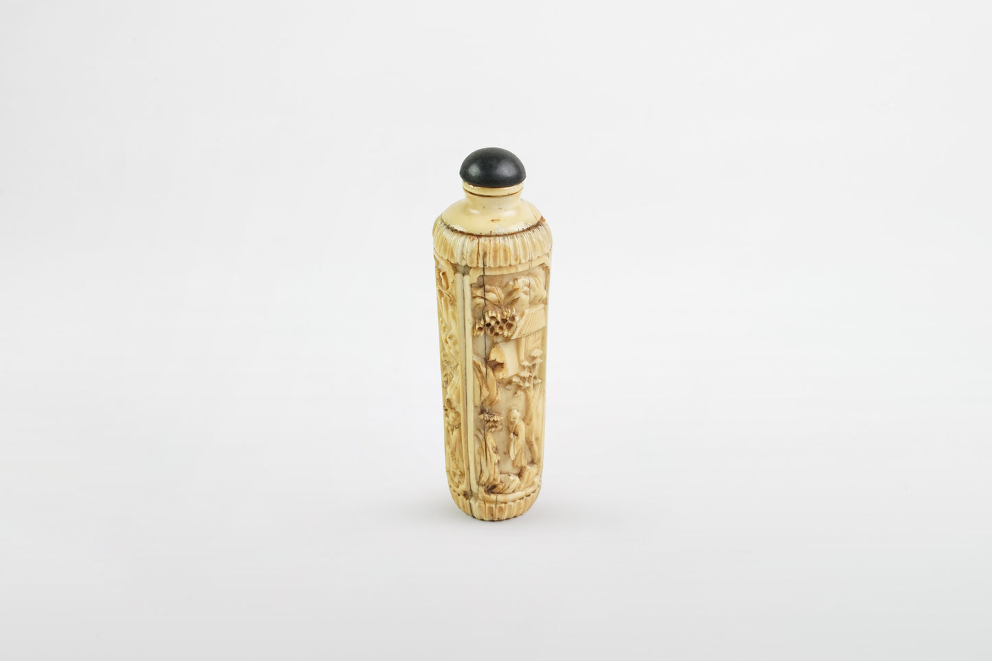 Richly decorated ivory snuff bottle – China, 19th century