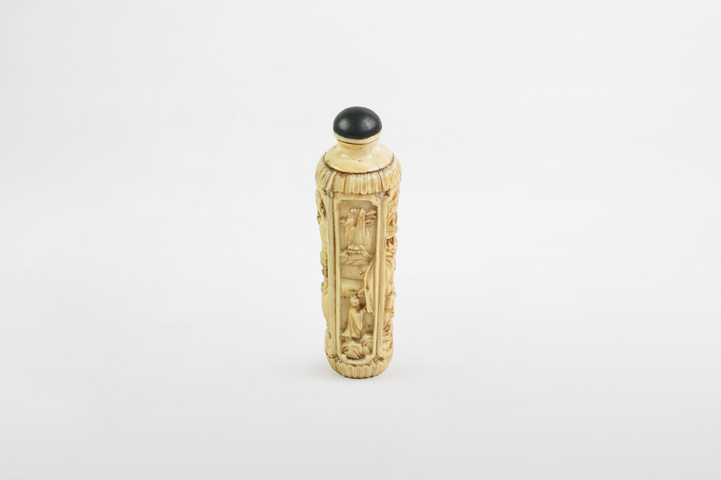 Richly decorated ivory snuff bottle – China, 19th century