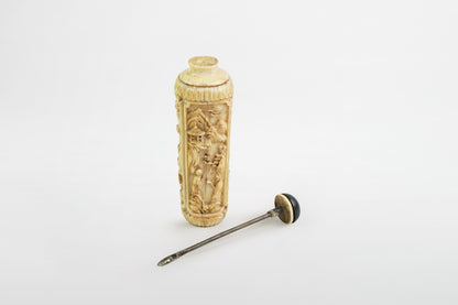 Richly decorated ivory snuff bottle – China, 19th century