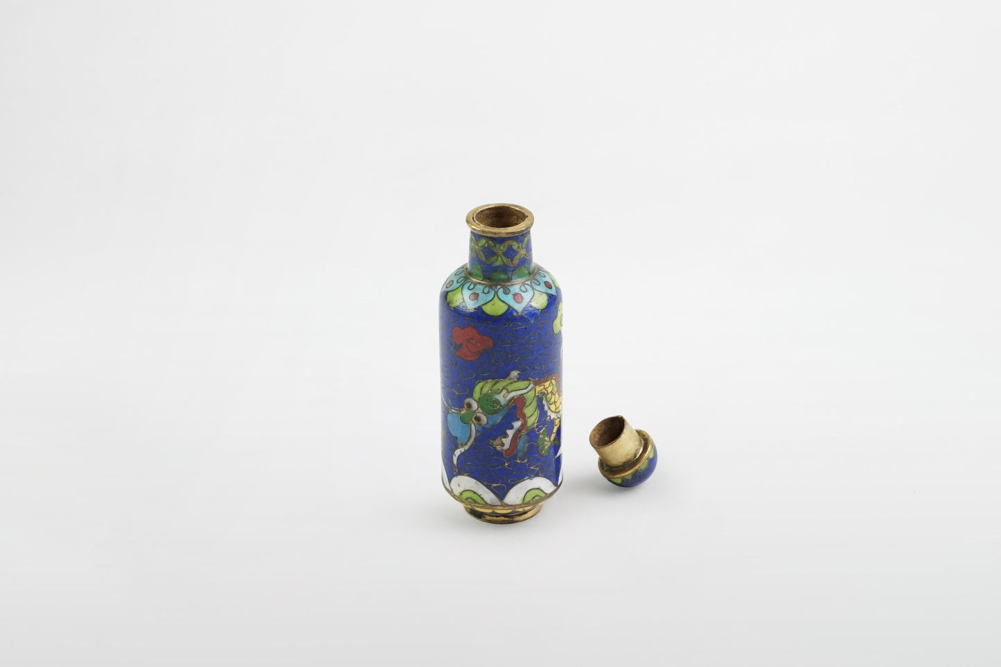 Cloisonné snuff bottle – China, 18th/19th century