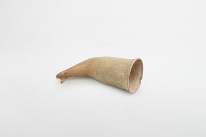 Arsakidischer Weinrhyton aus Keramik – Persien, 1. Jahrhundert