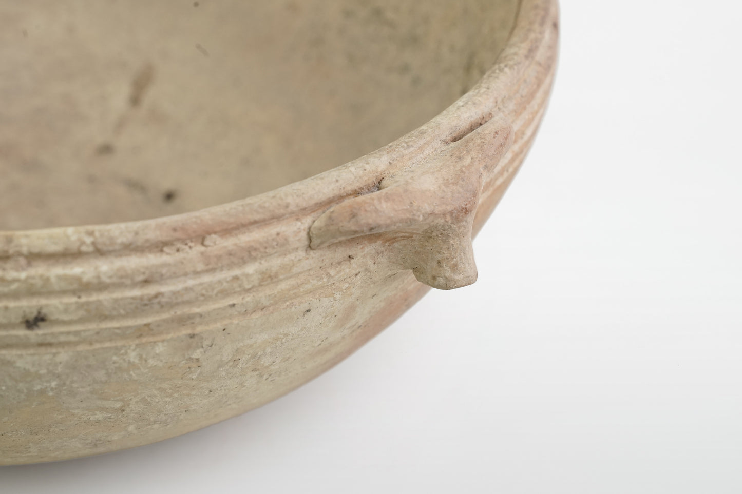 Rituelle Tonschale mit Ochsenköpfen als Griffen – Zypern, ca. 1000 v. Chr.
