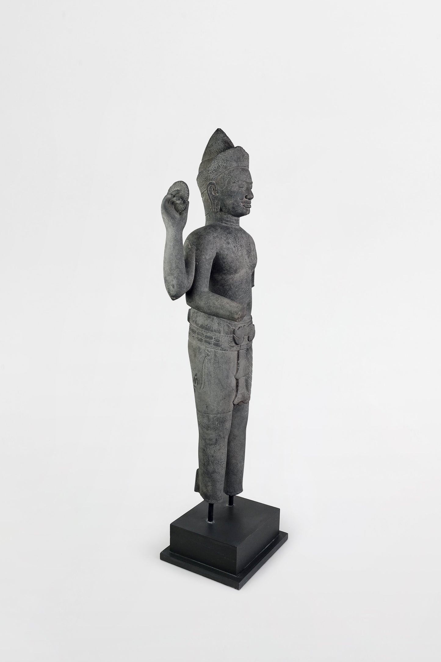 Seltene und bedeutende Statue von Vishnu, Khmer, Pre-Rup-Stil – Kambodscha, 10. Jahrhundert