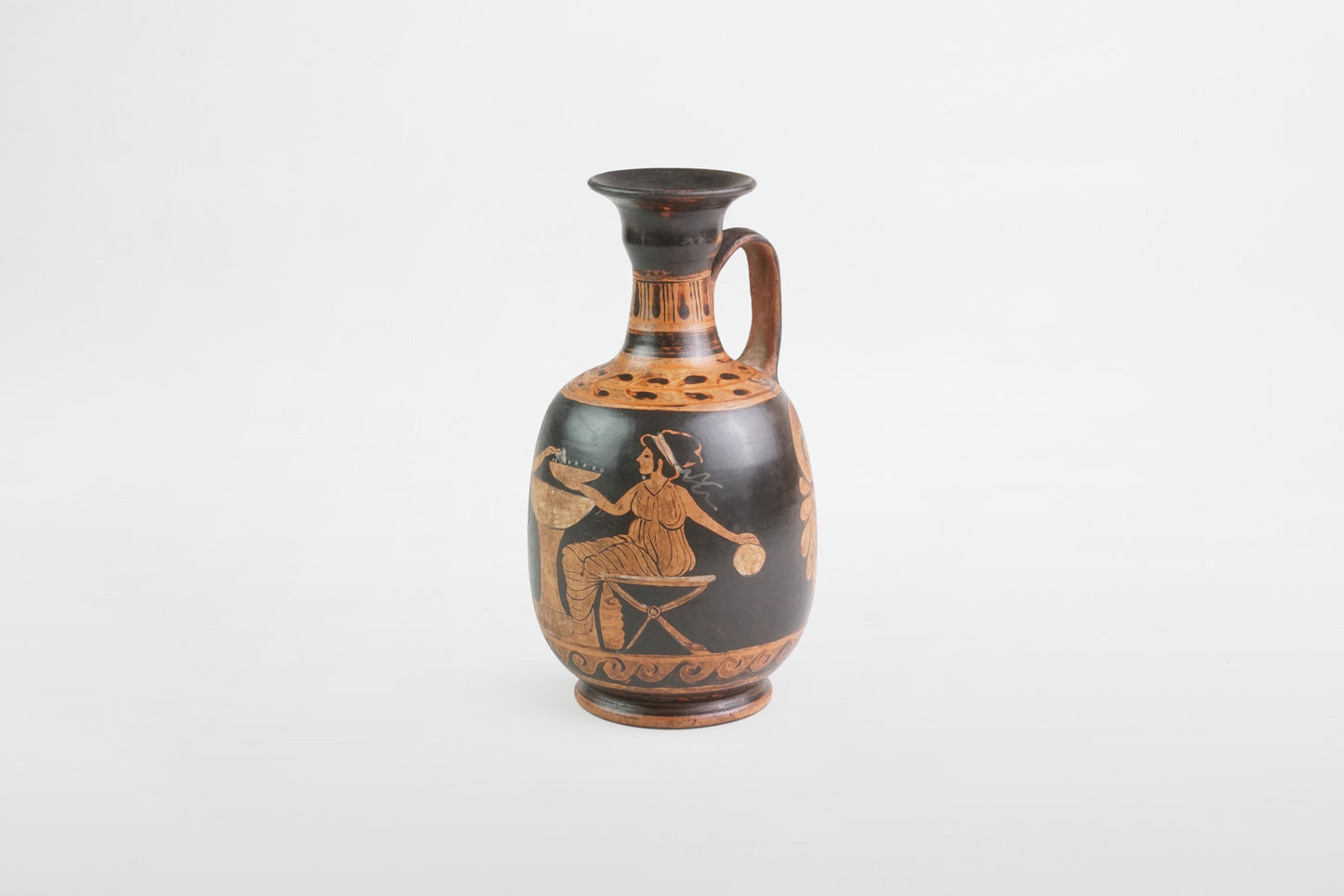 Attische, schwarz glasierte und bemalte Lekythos – Griechenland, 5. Jahrhundert v. Chr.