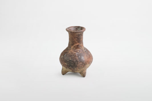Dreibeinige Terrakottaflasche mit langem Hals – Griechenland, ca. 2. Jahrtausend v. Chr.