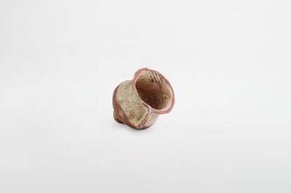 Miniatur-Terrakottagefäß mit Ständer – Zypern, 13.–9. Jahrhundert v. Chr.