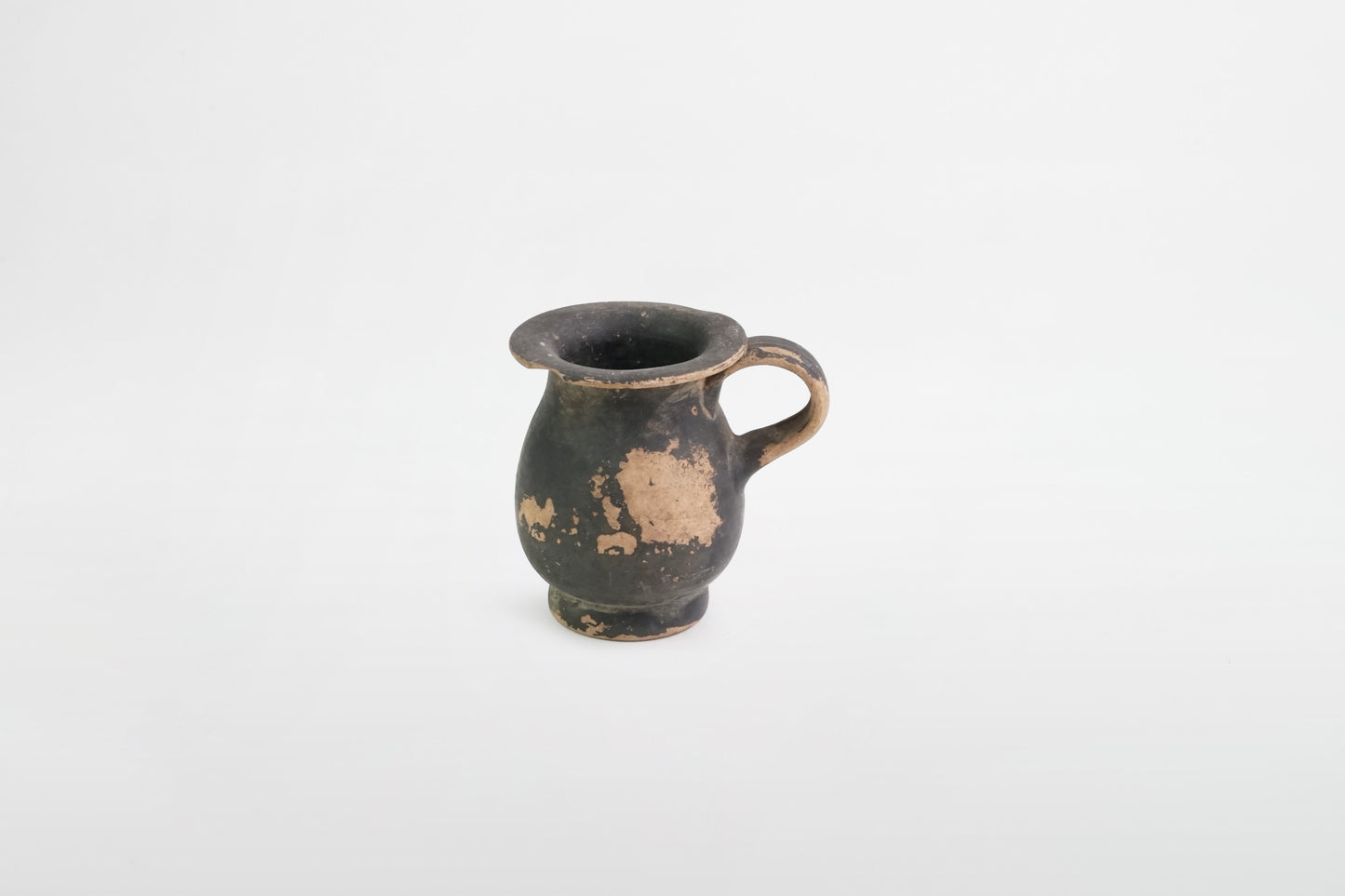 Kleiner schwarz lackierter Krug (Miniatur-Oinochoe) – Griechenland, 3.–1. Jahrhundert v. Chr.
