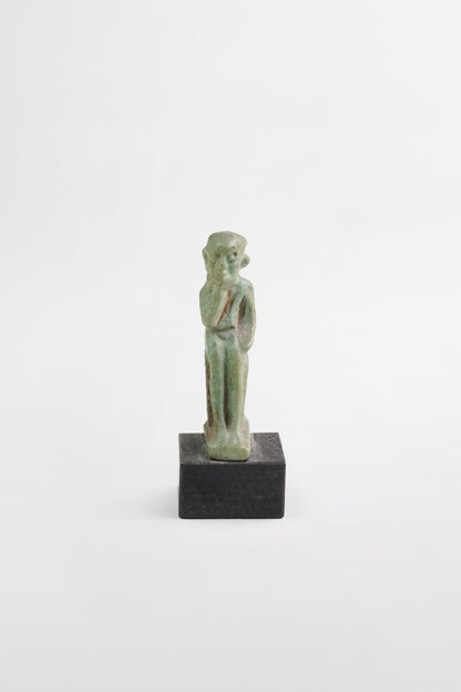 Sitzende Fayencefigur – Ägypten, 7.–4. Jahrhundert v. Chr.