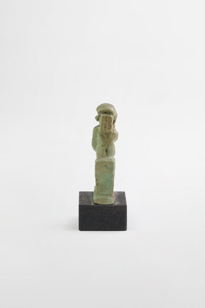 Sitzende Fayencefigur – Ägypten, 7.–4. Jahrhundert v. Chr.