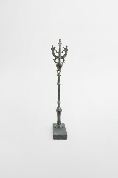  Dreiköpfige Bronze-Standarte „Meister der Tiere" - Persien, 8. Jahrhundert v. Chr.