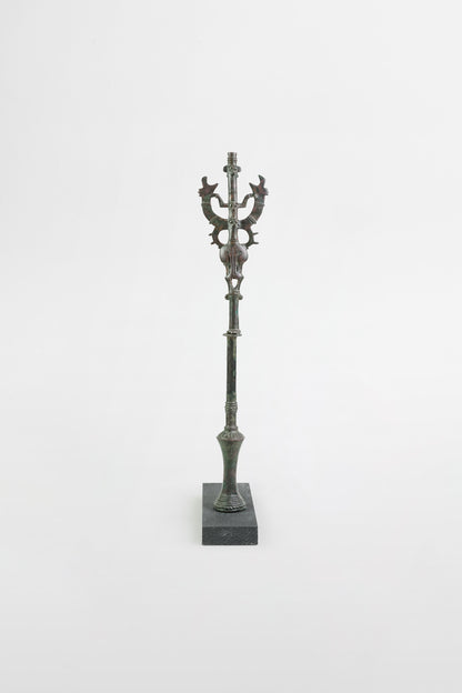  Dreiköpfige Bronze-Standarte „Meister der Tiere" - Persien, 8. Jahrhundert v. Chr.