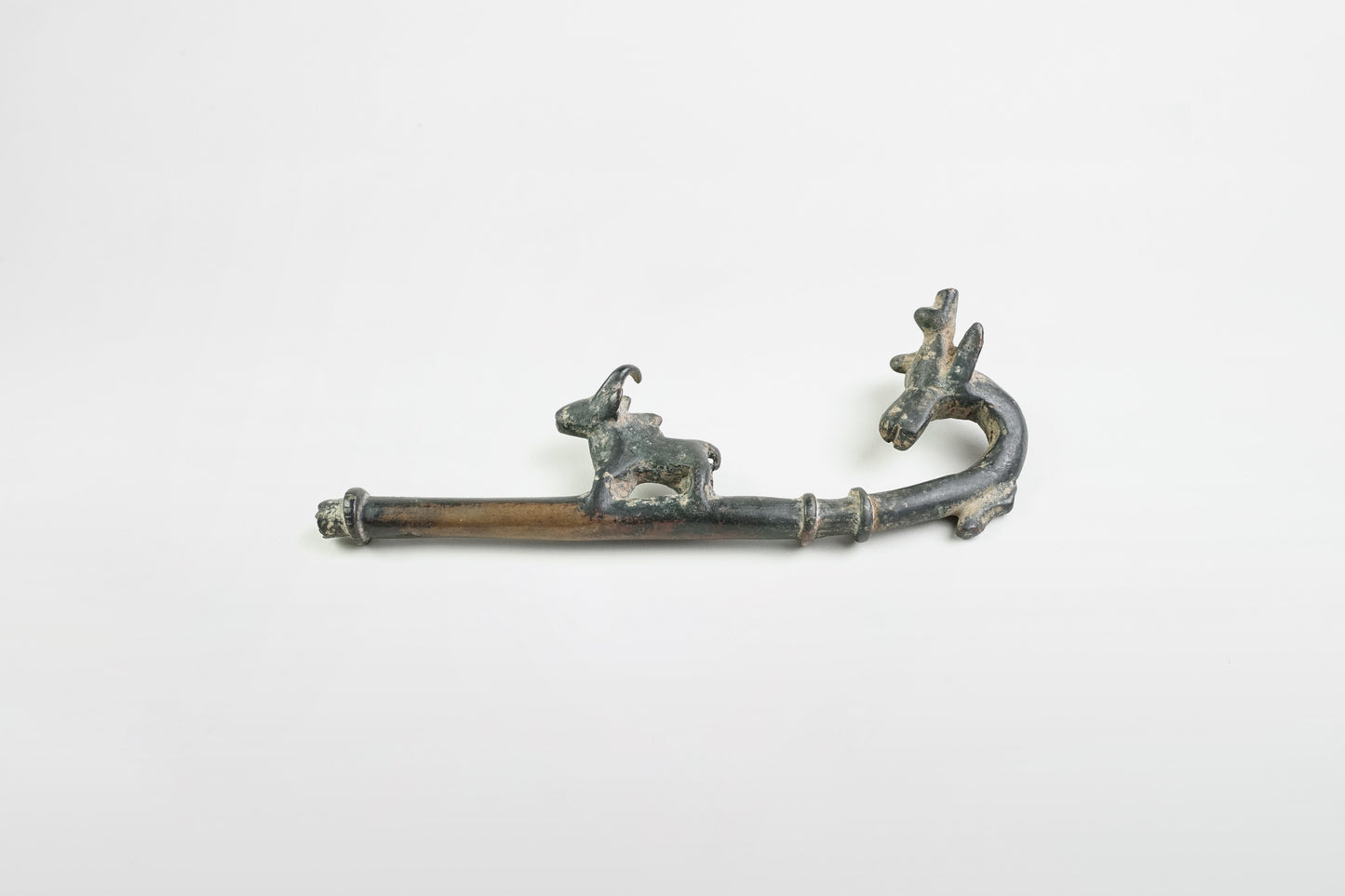 Rituelles Objekt aus Bronze mit Tierdarstellung, Luristan – Persien, 6. Jahrhundert v. Chr.