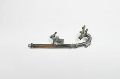 Rituelles Objekt aus Bronze mit Tierdarstellung, Luristan – Persien, 6. Jahrhundert v. Chr.