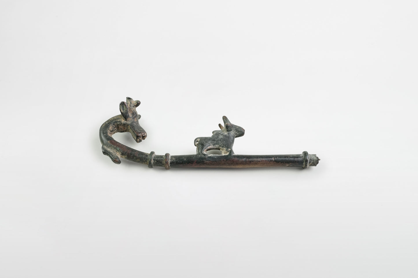 Rituelles Objekt aus Bronze mit Tierdarstellung, Luristan – Persien, 6. Jahrhundert v. Chr.