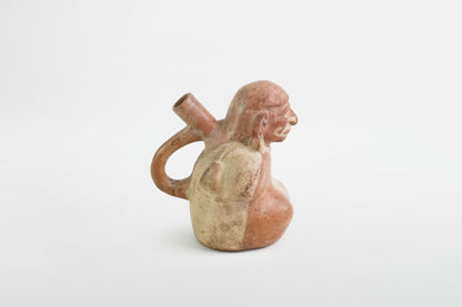 Keramikflasche mit Steigbügelausguss, Moche-Kultur – Peru, 2.–8. Jahrhundert