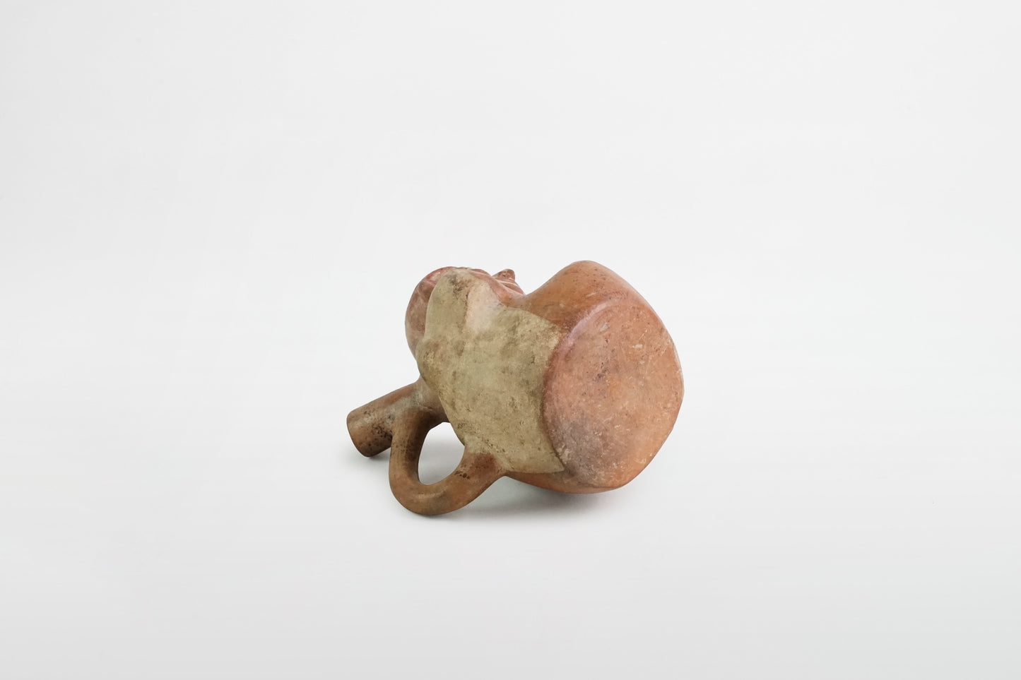 Keramikflasche mit Steigbügelausguss, Moche-Kultur – Peru, 2.–8. Jahrhundert