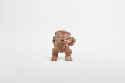 Pfeifenfigur aus Keramik, Nayarit- oder Colima-Kultur – Mexiko, 4. Jahrhundert v. Chr. – 4. Jahrhundert