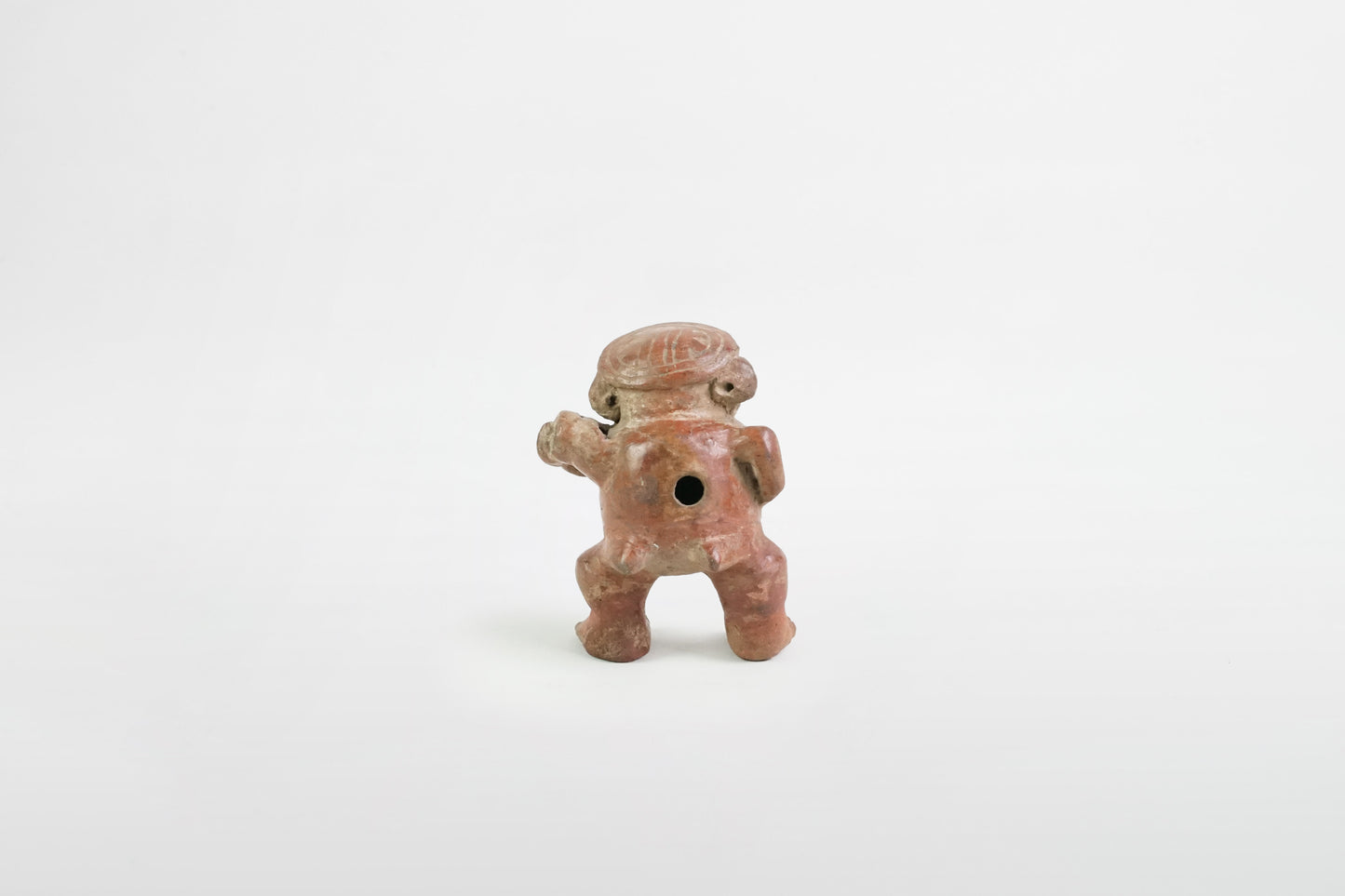 Pfeifenfigur aus Keramik, Nayarit- oder Colima-Kultur – Mexiko, 4. Jahrhundert v. Chr. – 4. Jahrhundert