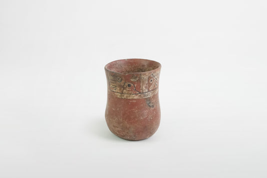 Bemalte Keramiktasse, Nazca-Kultur – Peru, 5.–7. Jahrhundert