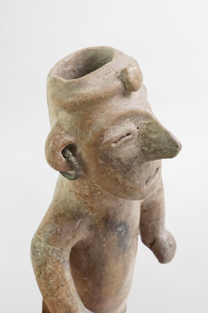 Zeremonielle Tonfigur mit Gefäßöffnung, Nayarit-Kultur – Mexiko, 3. Jahrhundert v. Chr. – 4. Jahrhundert