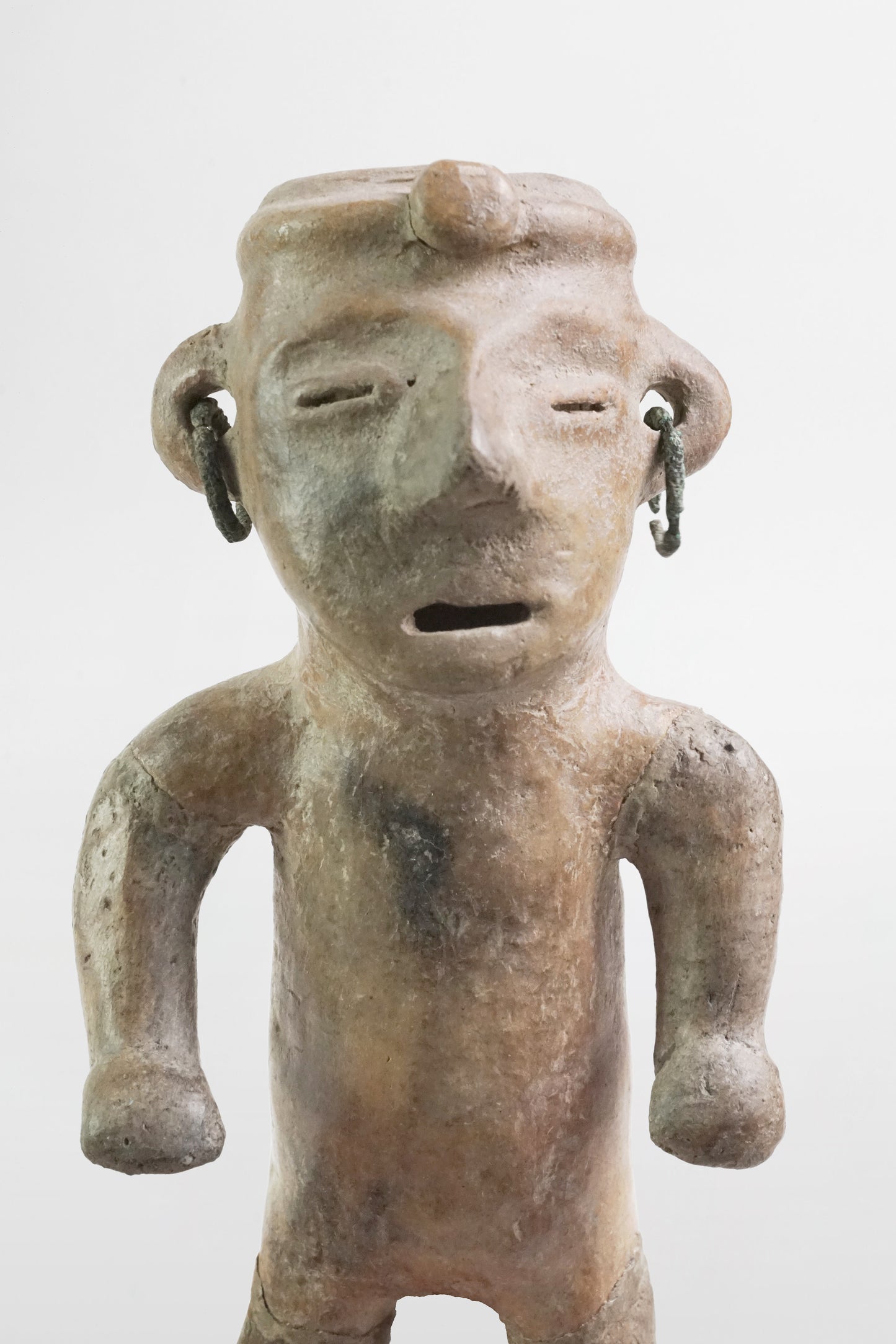 Zeremonielle Tonfigur mit Gefäßöffnung, Nayarit-Kultur – Mexiko, 3. Jahrhundert v. Chr. – 4. Jahrhundert